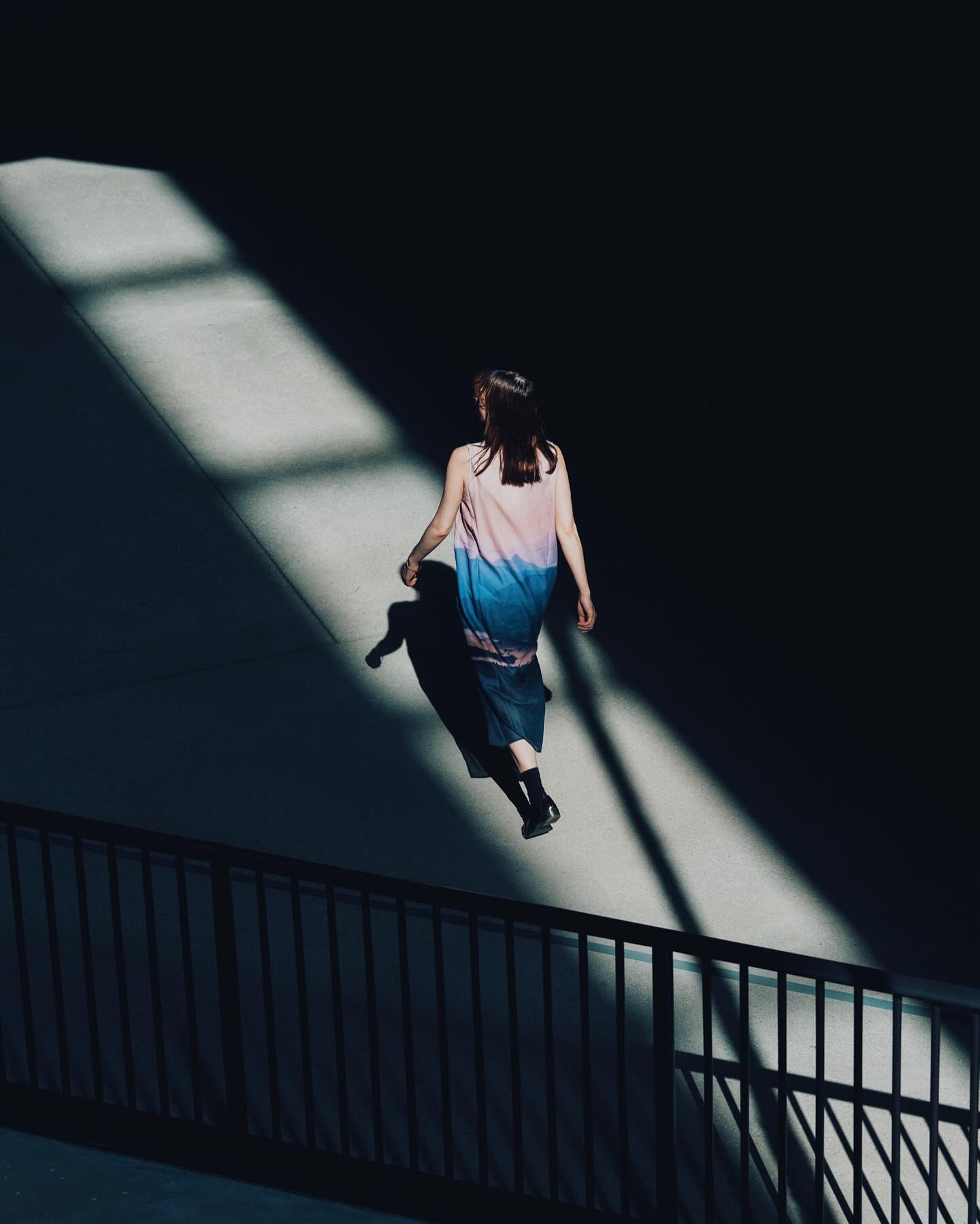 本地時尚品牌INTIQUE評價〡聯乘香港攝影師探索都市街頭美學，四字盛讚系列：輕、薄、柔、涼